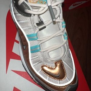 Nike Women’s 6 Air Max 98